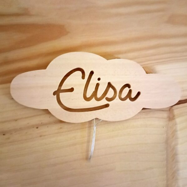 Lampara forma de nube en madera con nombre personalizado - Imagen 3