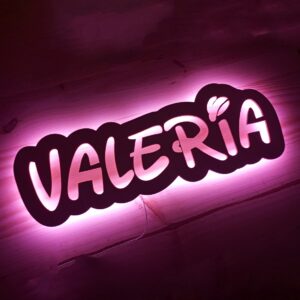 Cartel personalizado madera con nombre y luz trasera