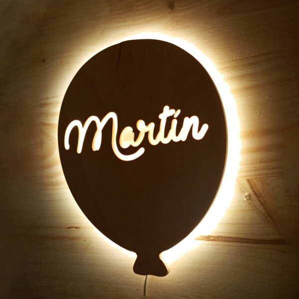 Lampara pared madera personalizada globo con nombre - Imagen 2