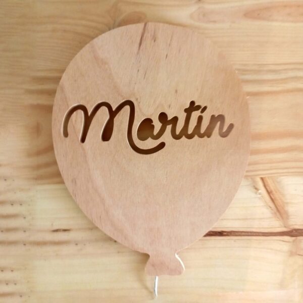 Lampara pared madera personalizada globo con nombre - Imagen 3